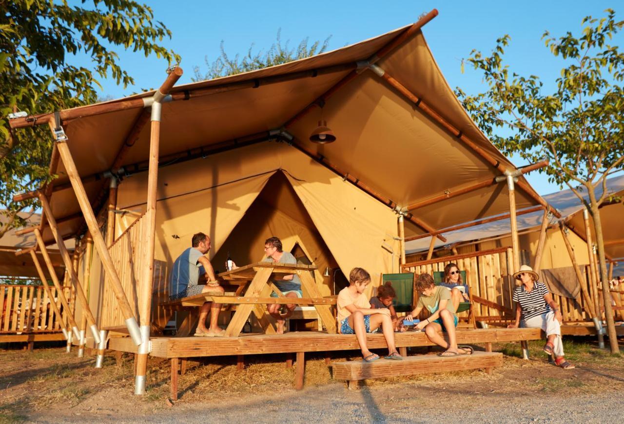 מלון קסטלו דה אמפוריאס Camping Nautic Almata Glamping מראה חיצוני תמונה